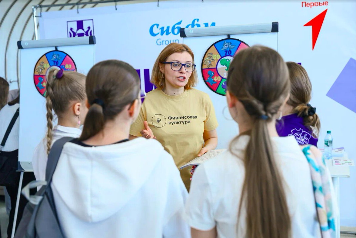 Фото Блогер-миллионник, интервью юнкоров и борьба с фейками. Как в Новосибирске прошёл крупнейший молодёжный медиафорум – ФОТОРЕПОРТАЖ 10 - Сиб.ФМ Фото Блогер-миллионник, интервью юнкоров и борьба с фейками. Как в Новосибирске прошёл крупнейший молодёжный медиафорум – ФОТОРЕПОРТАЖ 10